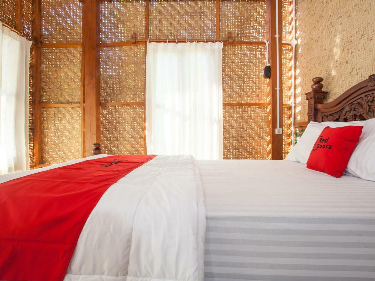 Reddoorz Near Banyuwangi Kota Train Station Hotell Exteriör bild